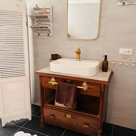 Antik & Anders Apartment *